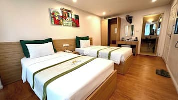 Minibar, escritorio y sistema de insonorización