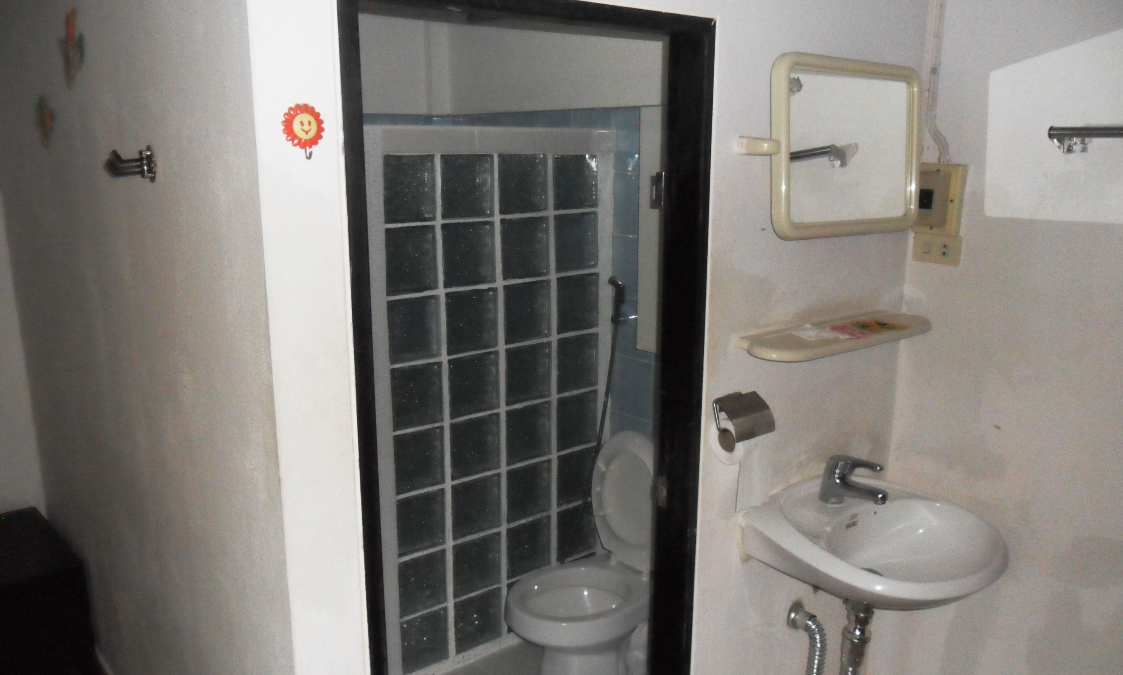 shower, free toiletries, towels