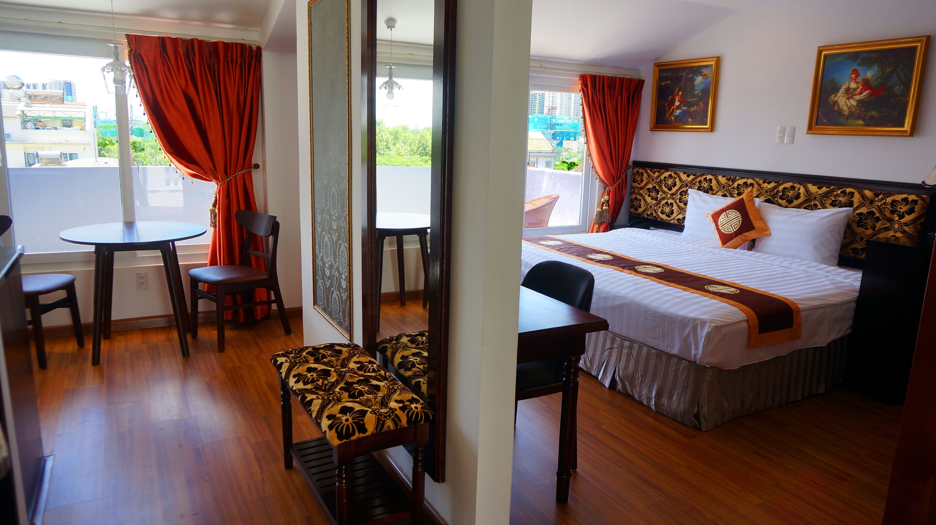 mini apartment | minibar, in-room safe, desk, laptop workspace