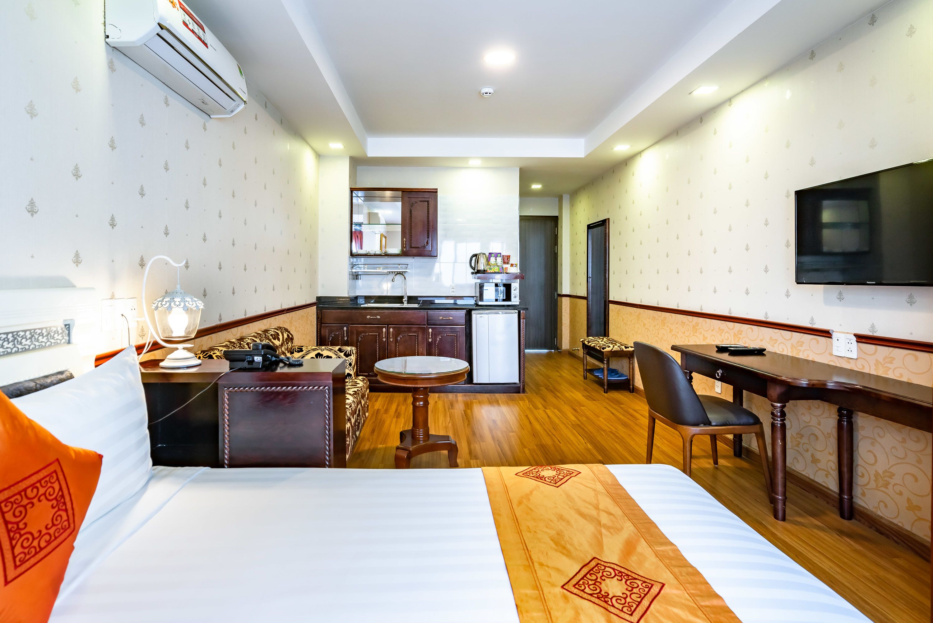 minibar, in-room safe, desk, laptop workspace