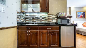 Fridge, microwave, stovetop, electric kettle