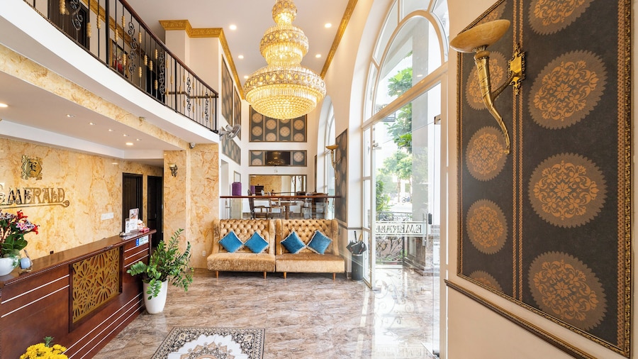 Collection O Emerald Luxury Apartment - Near SECC