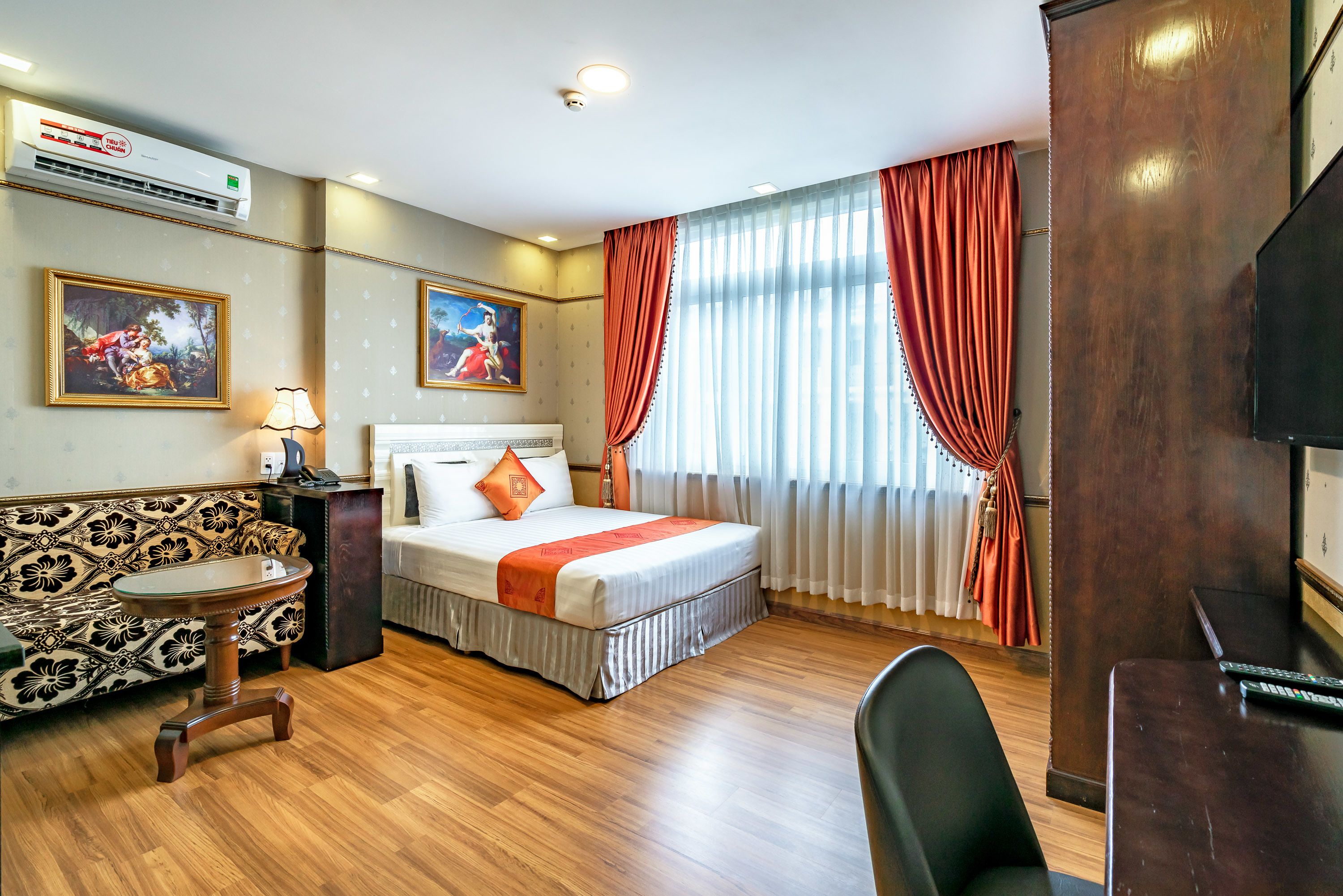 minibar, in-room safe, desk, laptop workspace