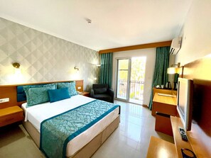 Double or Twin Room | Bar mini, peti besi dalam bilik, kalis bunyi, seterika/papan seterika 