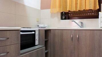 Studio, Sea View | Private kitchenette | Stovetop, cookware/dishes/utensils