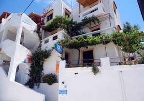 Exterior - Meltemi (Kea)