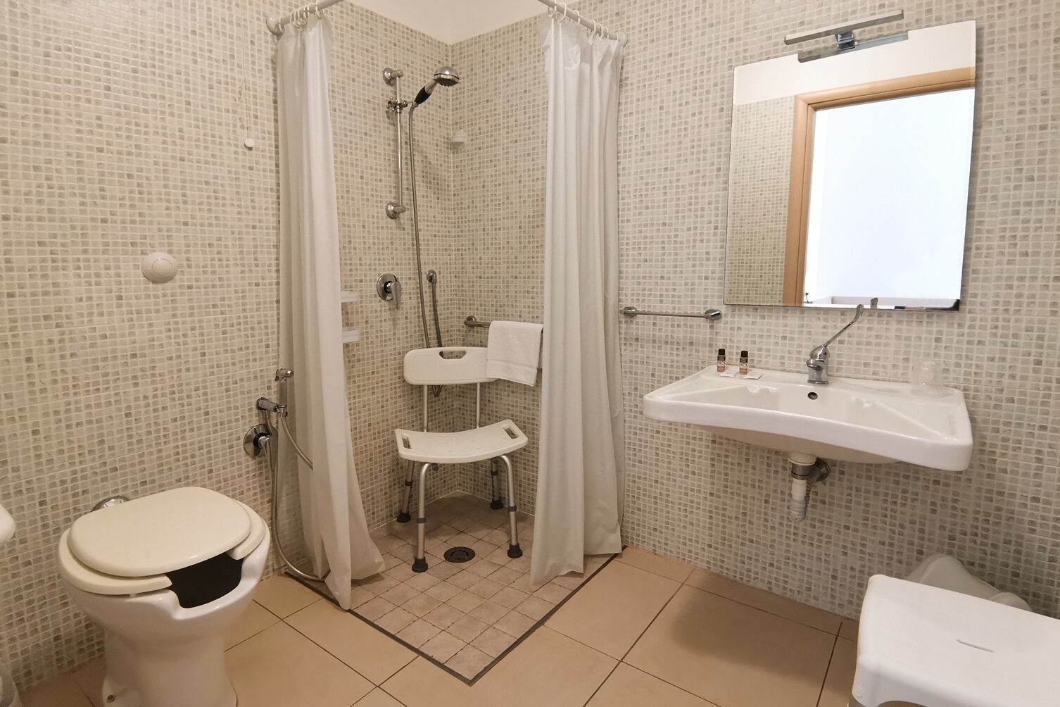 basic double or twin room | bathroom | shower, free toiletries, hair dryer, towels