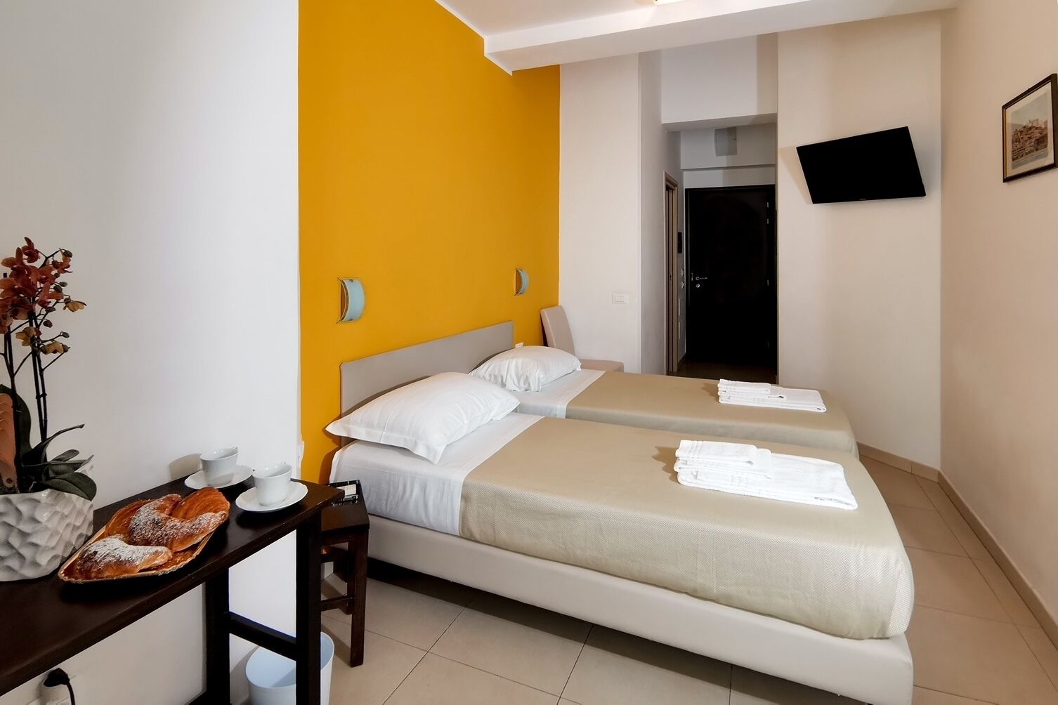 basic twin room | 1 bedroom, premium bedding, minibar, in-room safe
