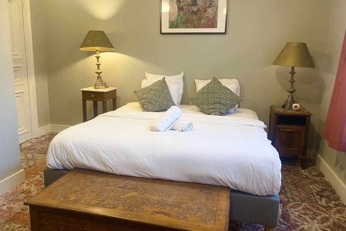 Grand Double Room | Iron/ironing board, WiFi (free), bed sheets