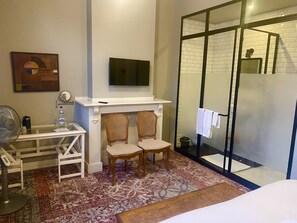 Grand Double Room | Iron/ironing board, free WiFi, bed sheets - Simone's Kitchen B&B (Antwerp)