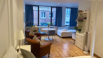 Studio Deluks | Setrika/meja setrika, Wi-Fi gratis, dan seprai linen