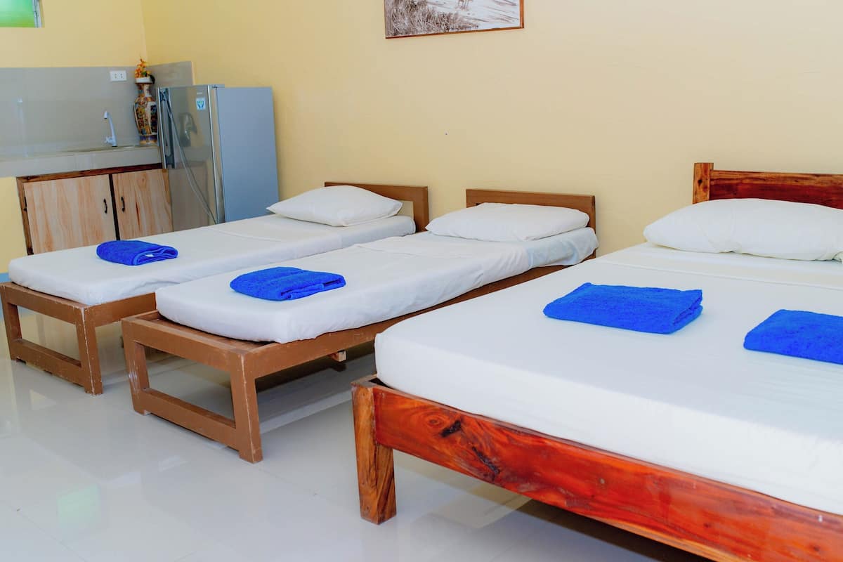 Quadruple Room | Free WiFi, bed sheets