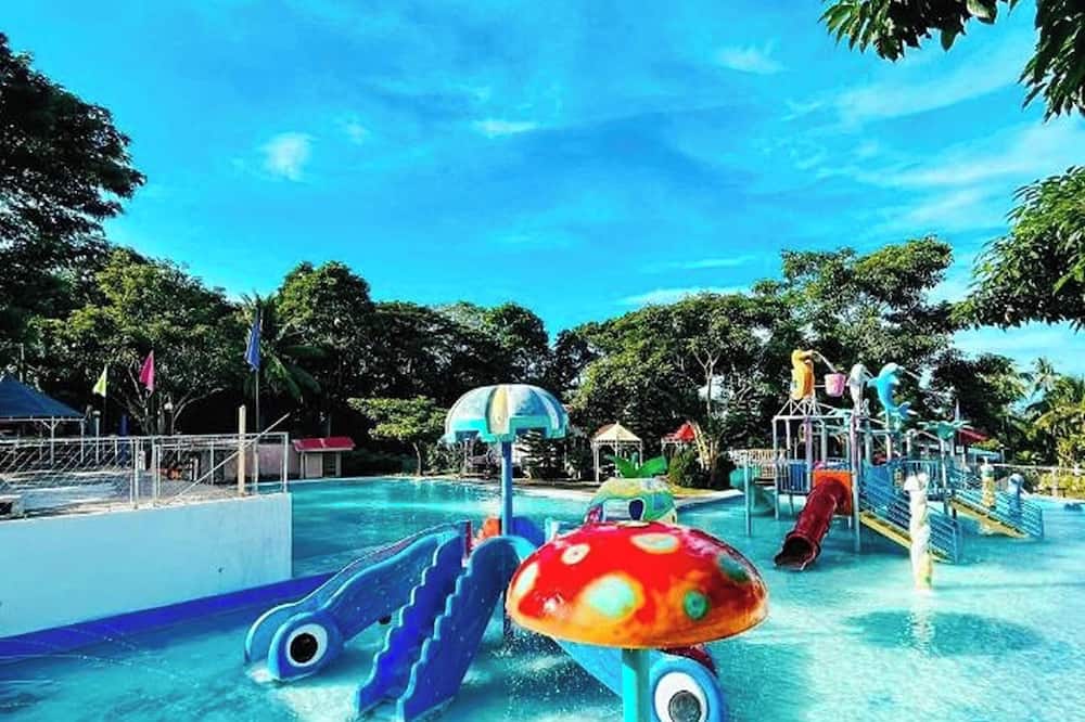 Villa Paraiso Resort and Waterpark Camiguin