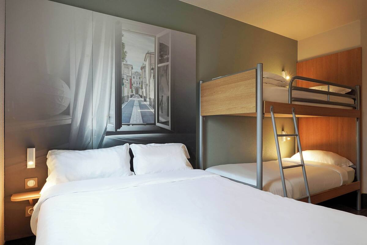 Quadruple Room, Non Smoking | Desk, soundproofing, WiFi (free)