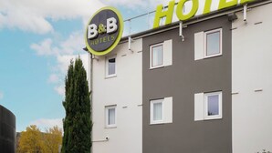 A B&B hotel building with a sign that reads "HOTEL" and a circular logo with "B&B HOTELS". - B&B HOTEL AIX EN PROVENCE Pont de l'Arc (Aix-en-Provence)