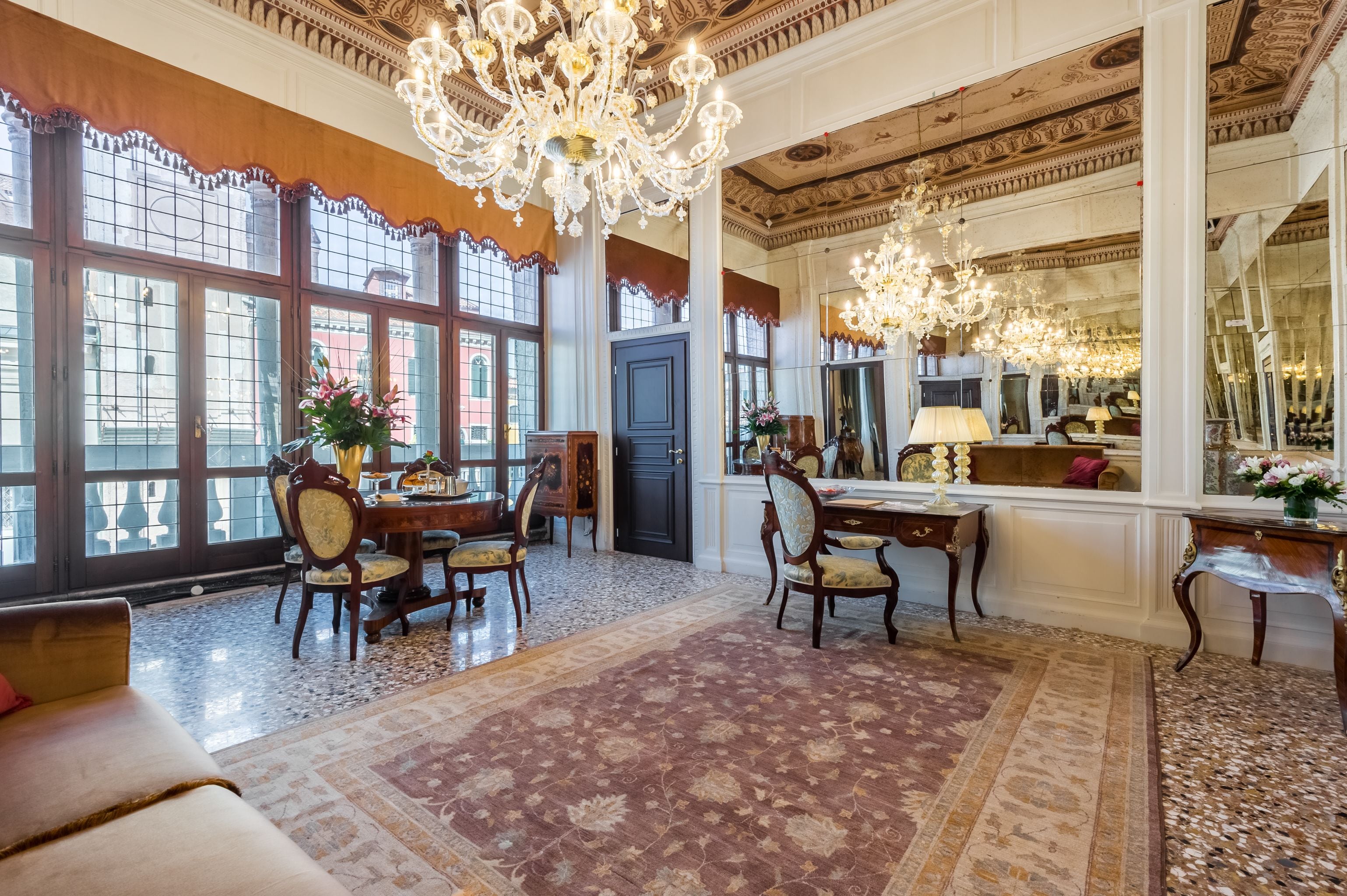 Suite Presidenziale, vista canale | Soggiorno | TV a schermo piatto