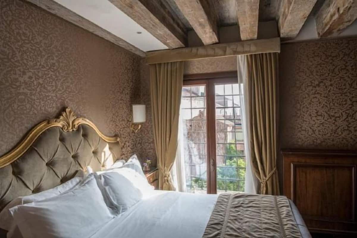 1 Schlafzimmer, hochwertige Bettwaren, Minibar, Zimmersafe