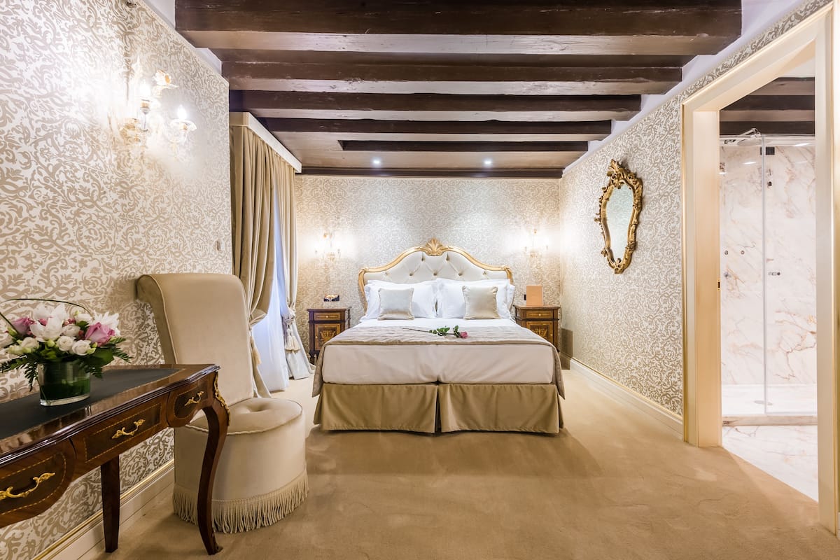 superior double or twin room | 1 bedroom, premium bedding, minibar, in-room safe