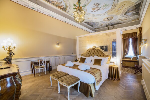 Habitación familiar | Ropa de cama de alta calidad y minibar 