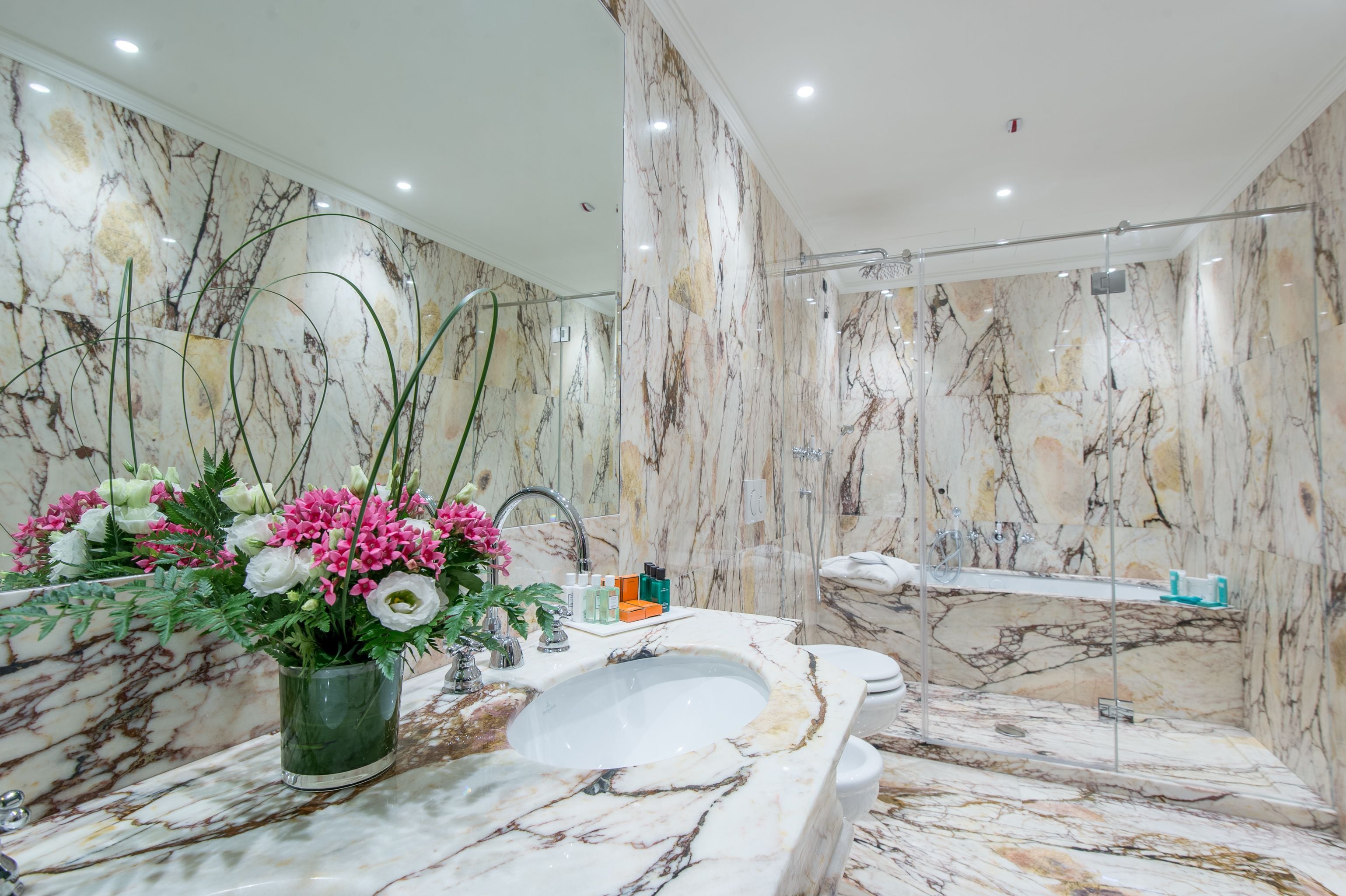 family room | bathroom | free toiletries, hair dryer, bathrobes, slippers