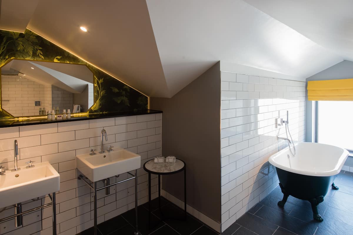 signature suite | bathroom | free toiletries, hair dryer, towels, soap