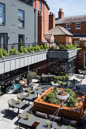 Courtyard - Hotel Du Vin Stratford Upon Avon (Stratford-upon-Avon)