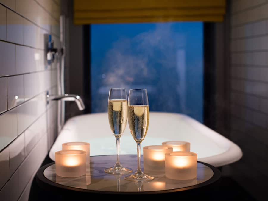 Suite – signature | Bad | Toalettartikler (inkludert), hårføner, håndklær og såpe