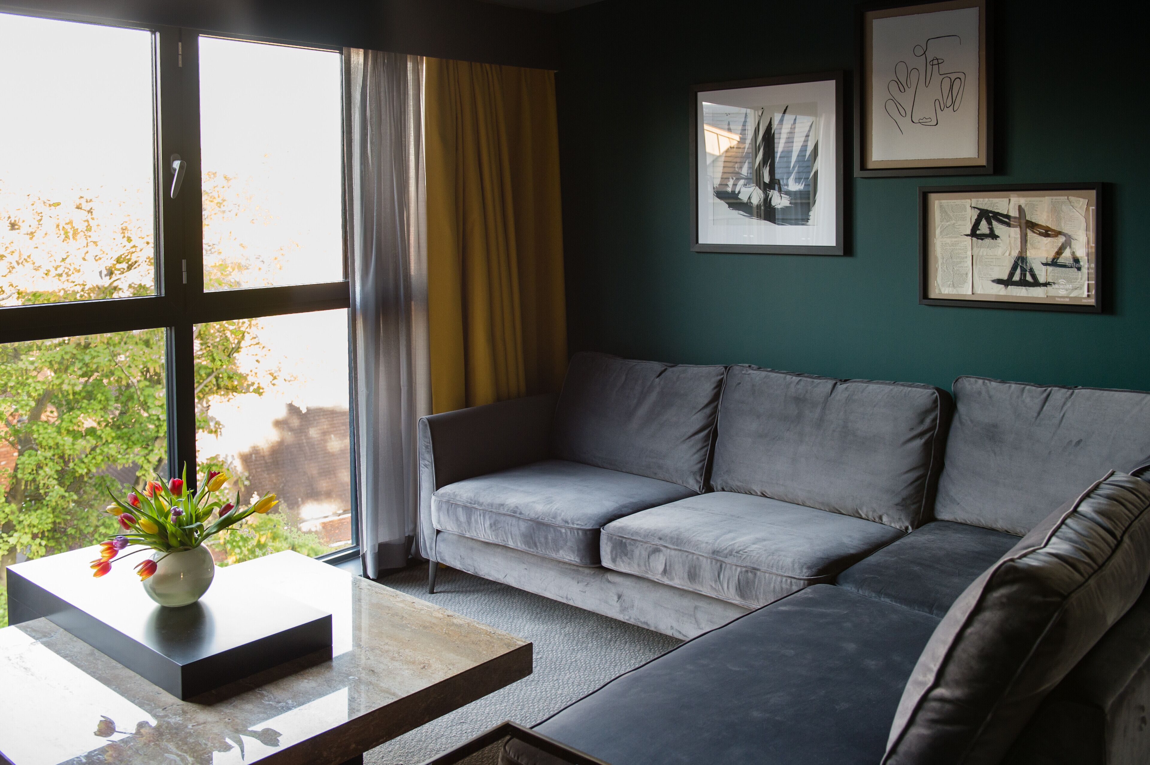 signature suite | living area | plasma tv