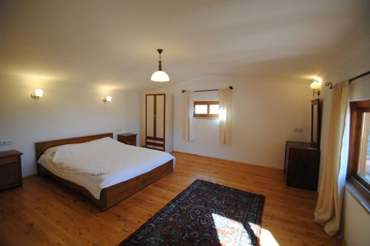 Villa, 4 habitaciones | Caja fuerte, escritorio, espacio para trabajar con un portátil