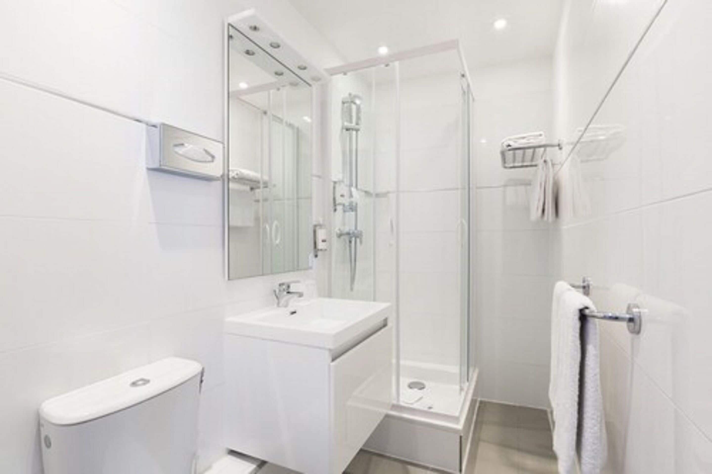 淋浴设施、吹风机、毛巾