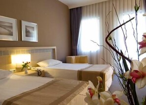 Hypo-allergenic bedding, minibar, in-room safe, desk - Pam Thermal Hotel & Clinic Spa (Denizli)