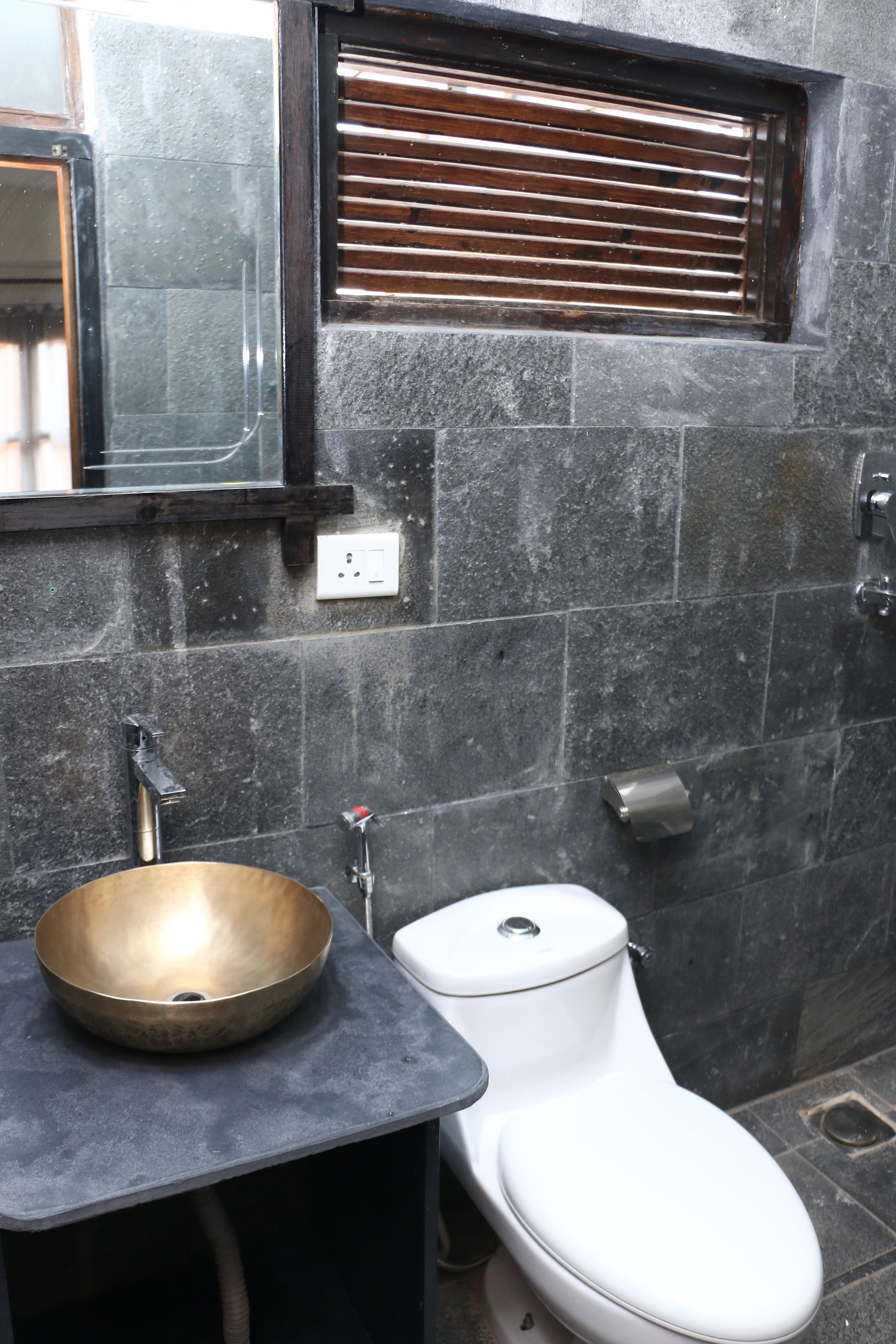 standard twin room, 2 bedrooms, garden view | bathroom | shower, free toiletries, hair dryer, slippers