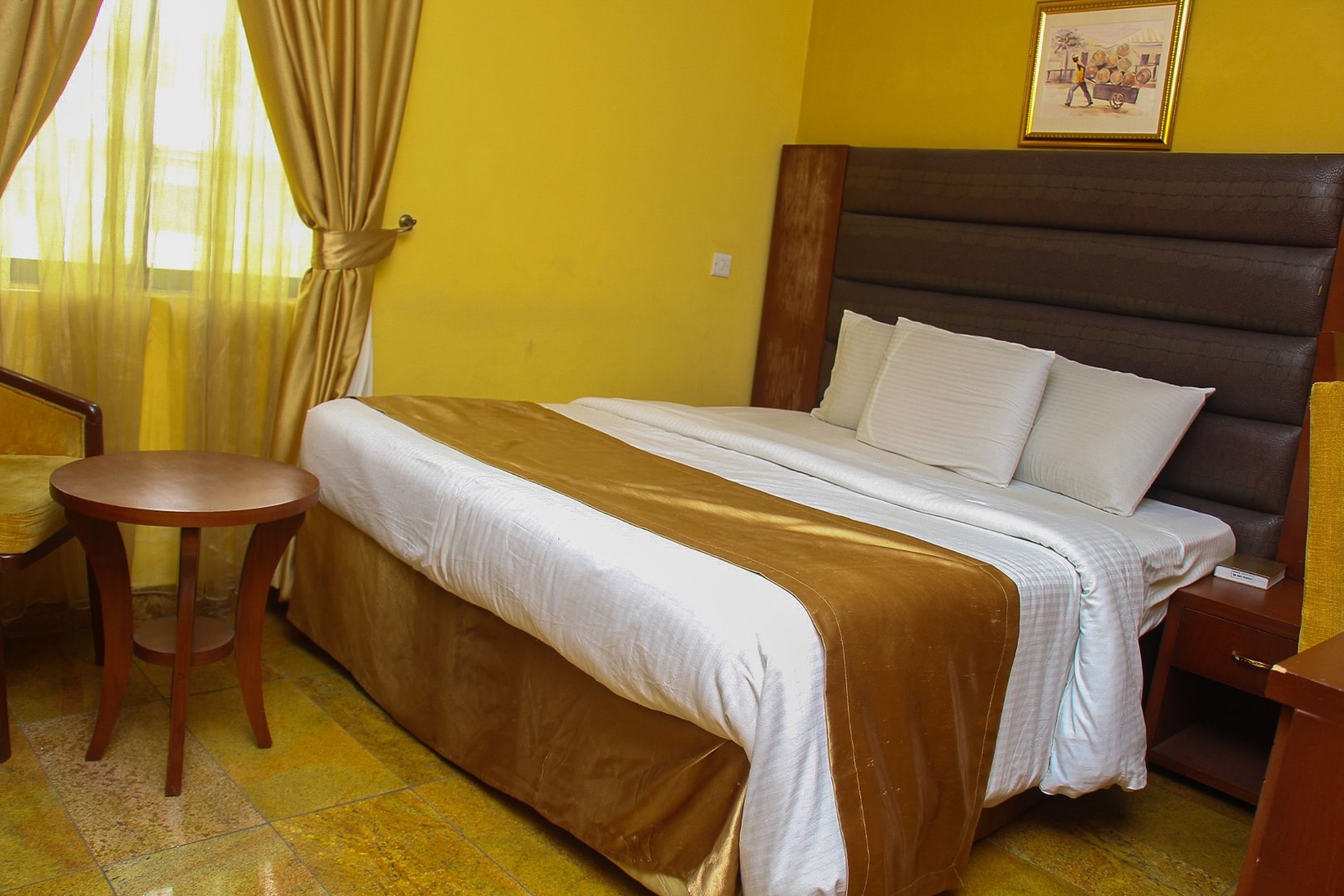 Desk, free WiFi, bed sheets