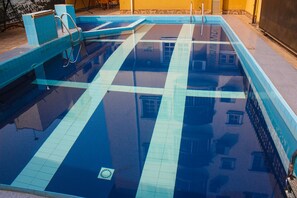 Outdoor pool - Banex Hotel and Suites (Lagos)