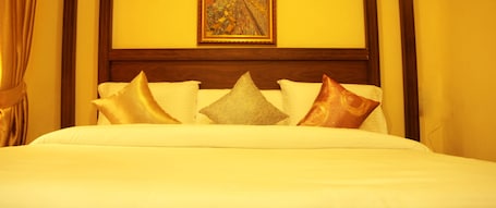 Desk, free WiFi, bed sheets