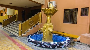 Pintu masuk properti