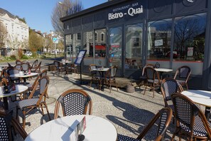 Terrace/patio - Hôtel de la Gare (La Roche-sur-Yon)