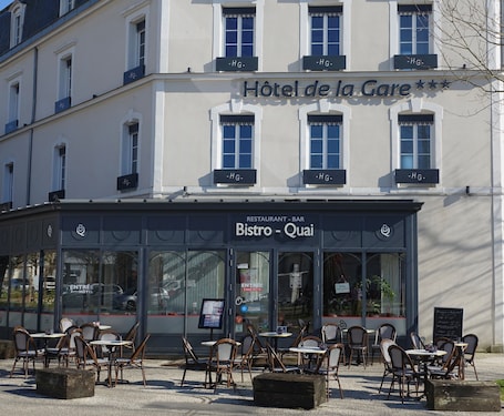 Front of property. Hôtel de la Gare