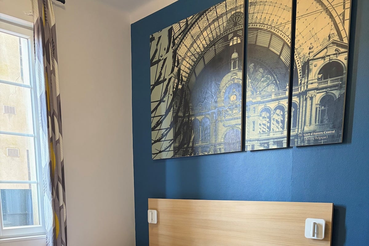 Familienzimmer | Hochwertige Bettwaren, Schreibtisch, VerdunkelungsvorhÀnge