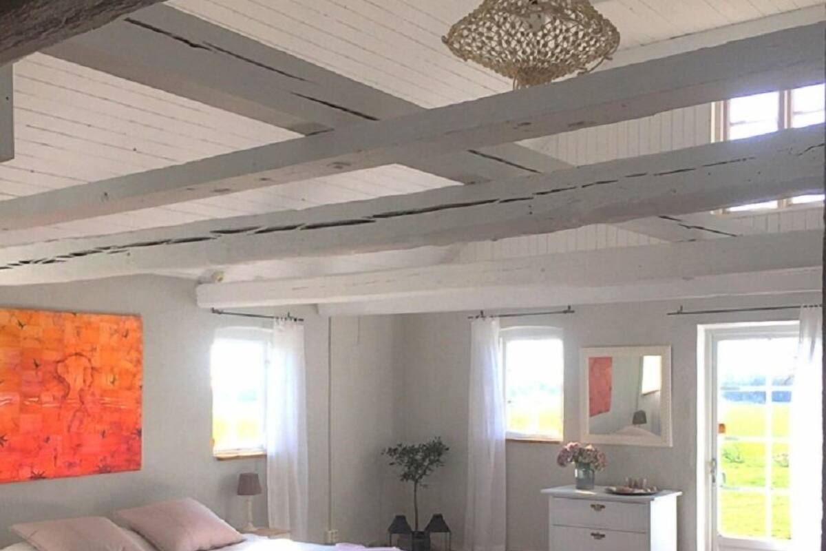 Estudio, sauna | Cortinas opacas, tabla de planchar con plancha, cunas gratuitas