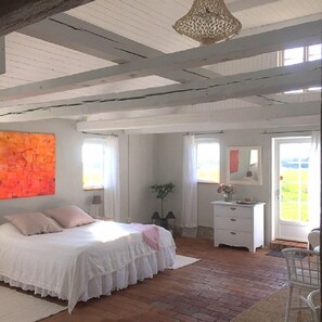 Studio, badstue | Individuelt dekorert, individuelt innredet og blendingsgardiner