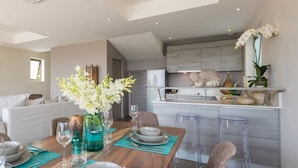 Villa, 2 soverom, privat basseng | Oppholdsområde | Flatskjerm-TV
