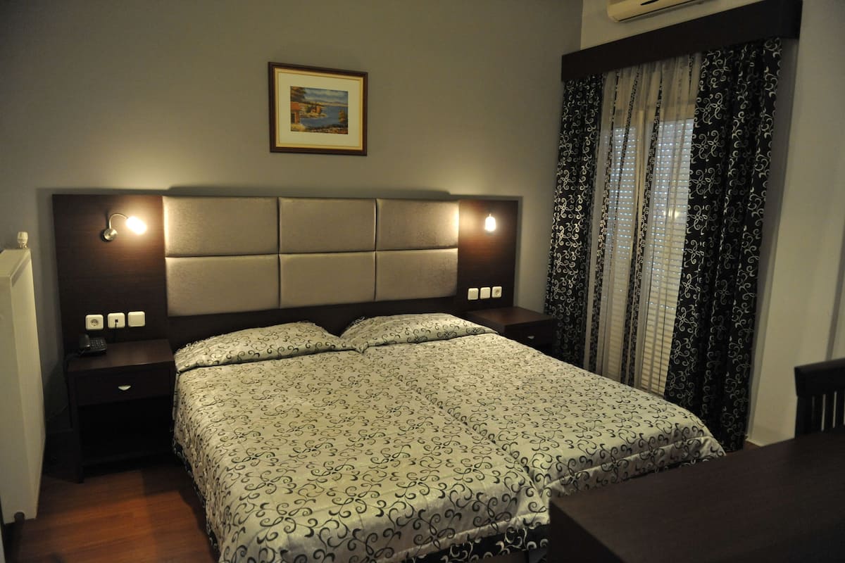 Double or Twin Room | Minibar, in-room safe, soundproofing, free WiFi
