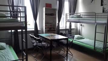 Caja de seguridad en la habitación y escritorio