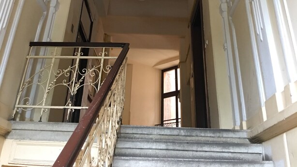 A grand staircase with ornate railings and a decorative ceiling. - Art Hostel (Kraków)