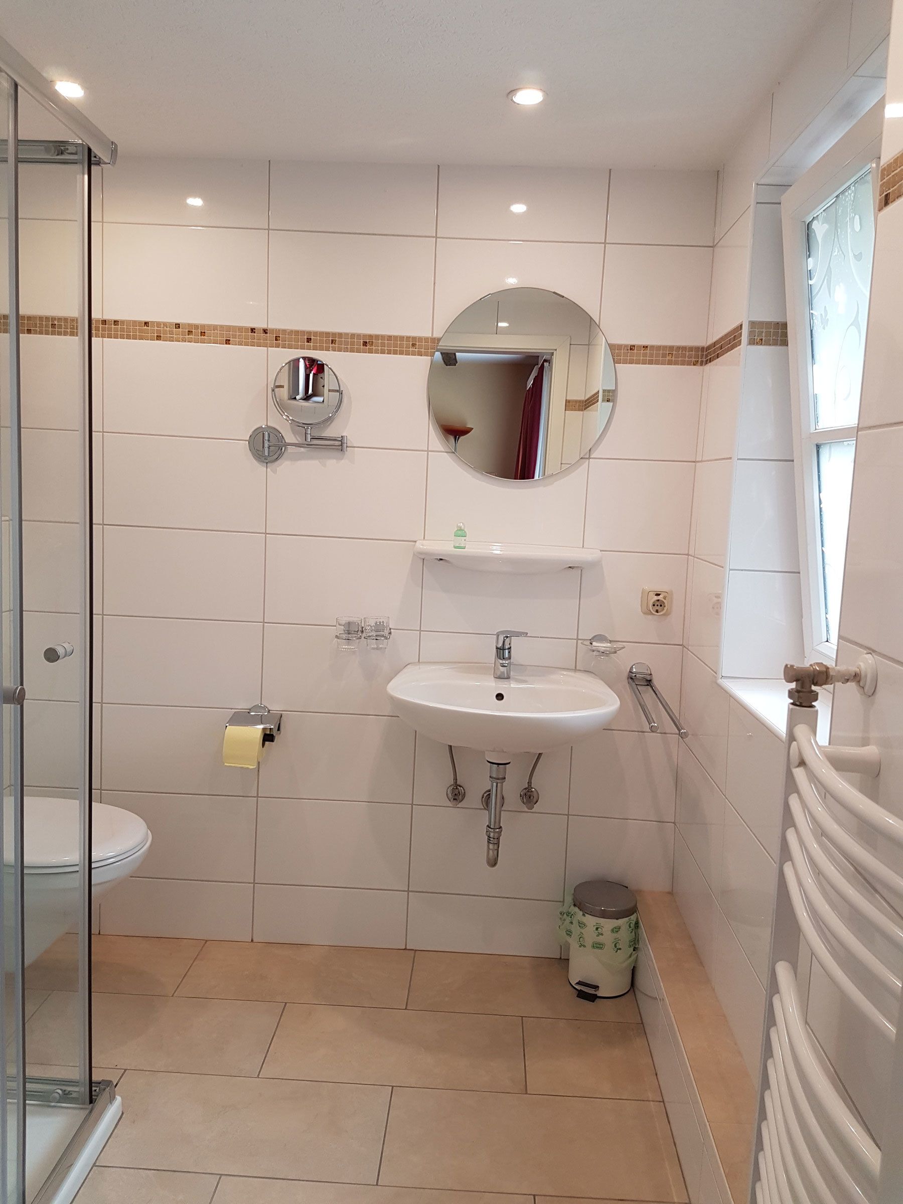 single room | bathroom | shower, free toiletries, hair dryer, towels