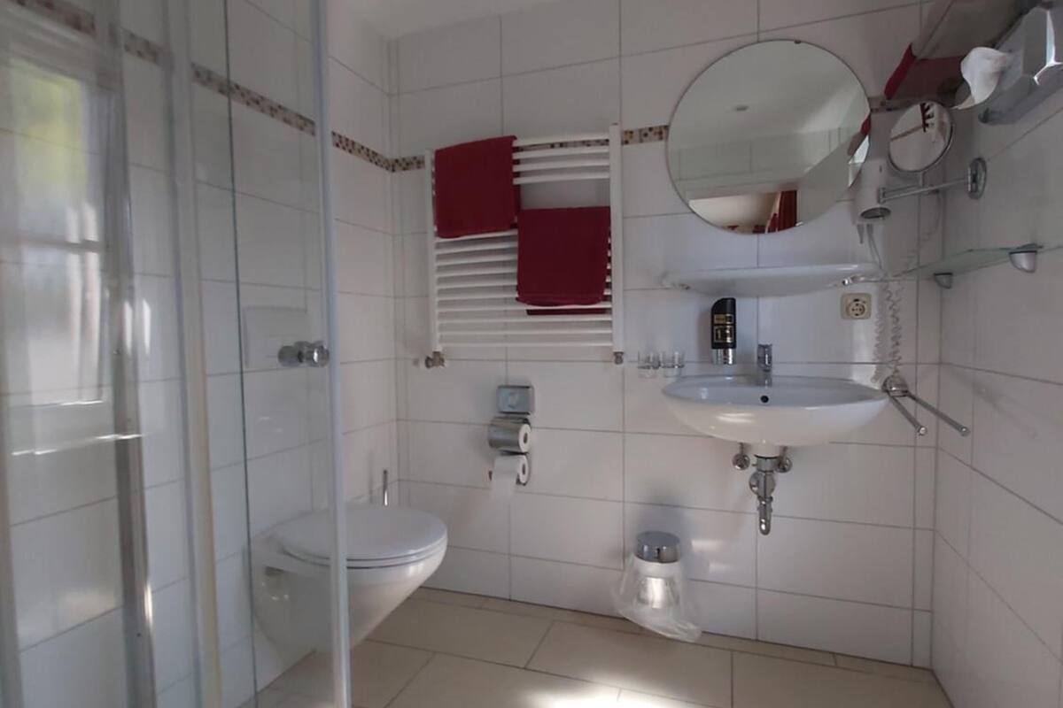 shower, free toiletries, hair dryer, towels