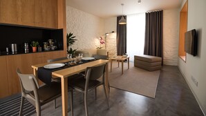 Superior Apartment, 1 King Bed, Non Smoking | In-room dining - Welcome Madeira (Funchal)