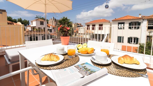 Outdoor dining - Welcome Madeira (Funchal)