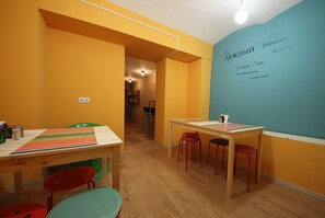 Dining - Vse Putem Pushkinskaya - Hostel (St. Petersburg)